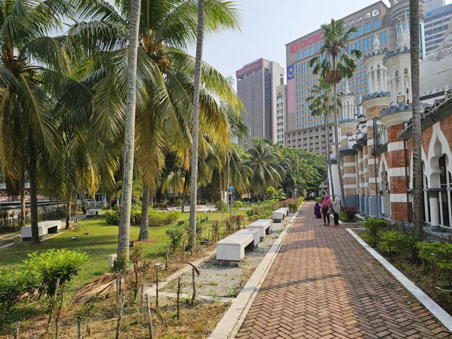 Le jardin de la mosquée Jamek