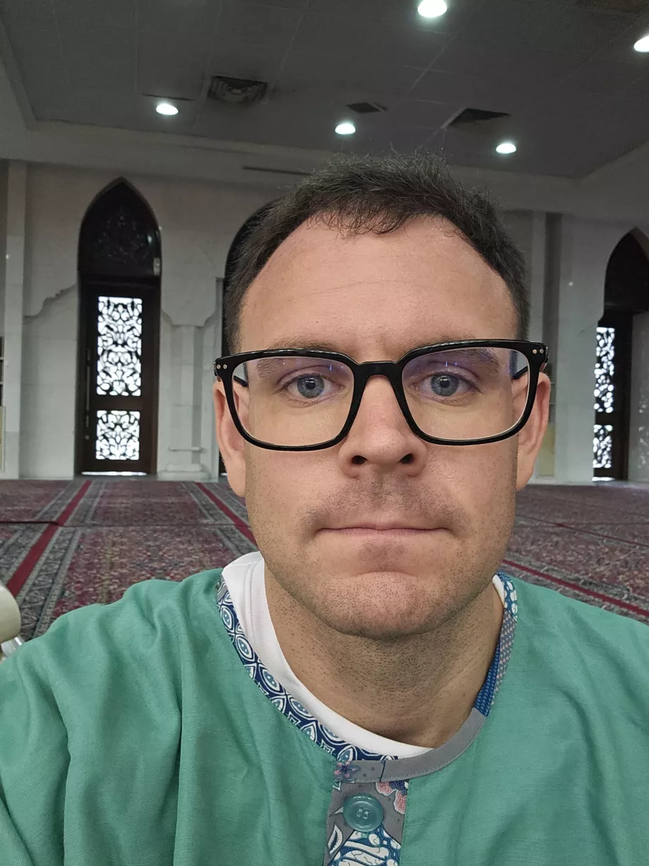 Mosquée du territoire fédéral, robe empruntée