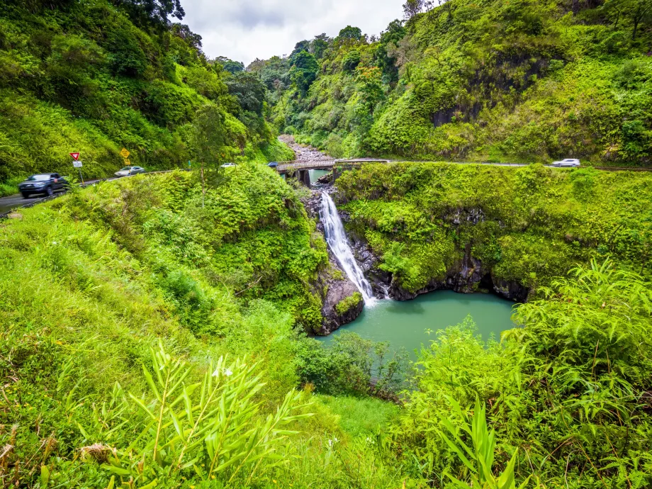 Chute d'eau sur la route de Hana