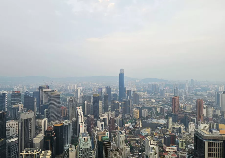 Vue de la terrasse extérieure de la tour Menara