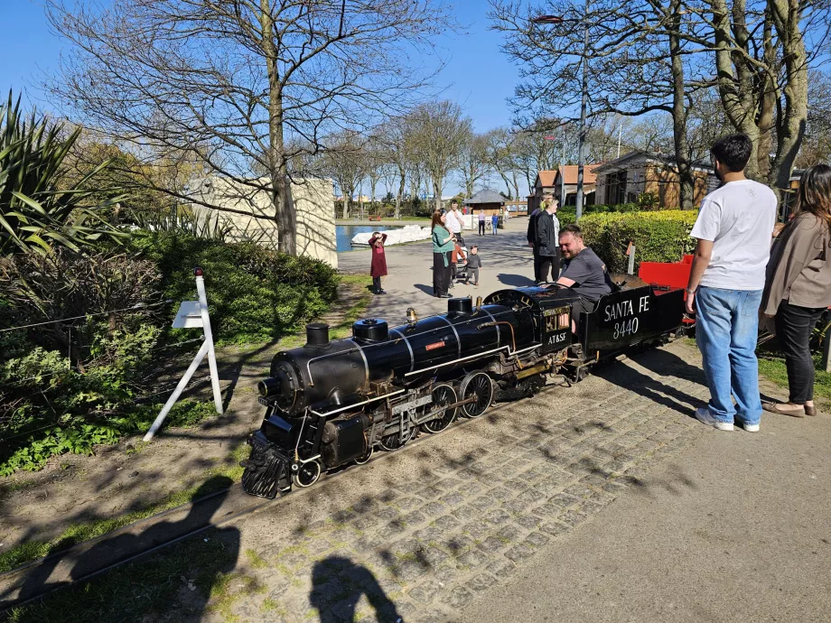 Train pour enfants autour du lac de plaisance