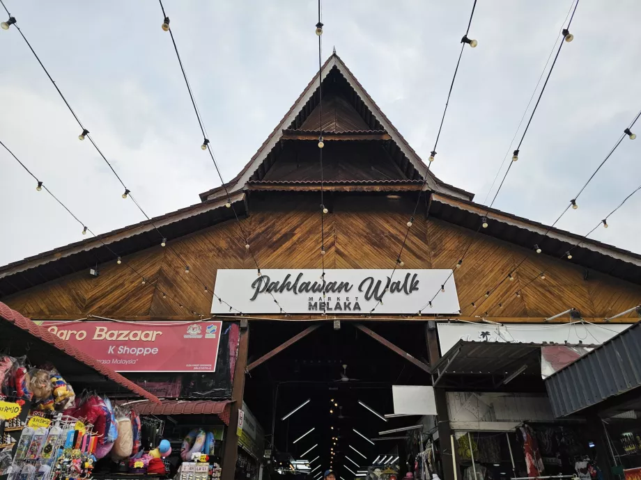 Marche de Pahlawan