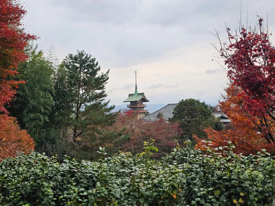 Vue du jardin du temple Kodai-ji