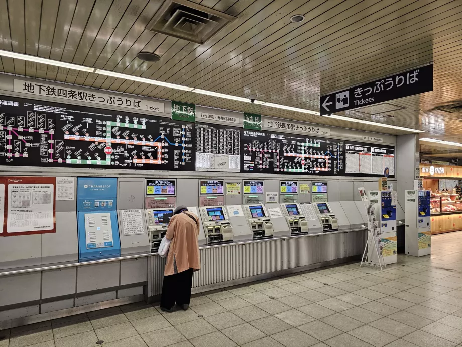 Distributeurs de tickets dans le métro