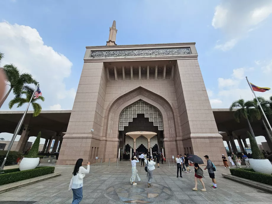 Entrée de la mosquée de Putra