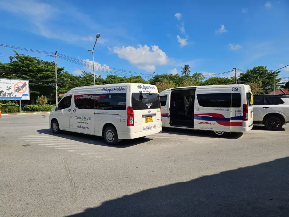 Minivans Lomprayah aux ferries