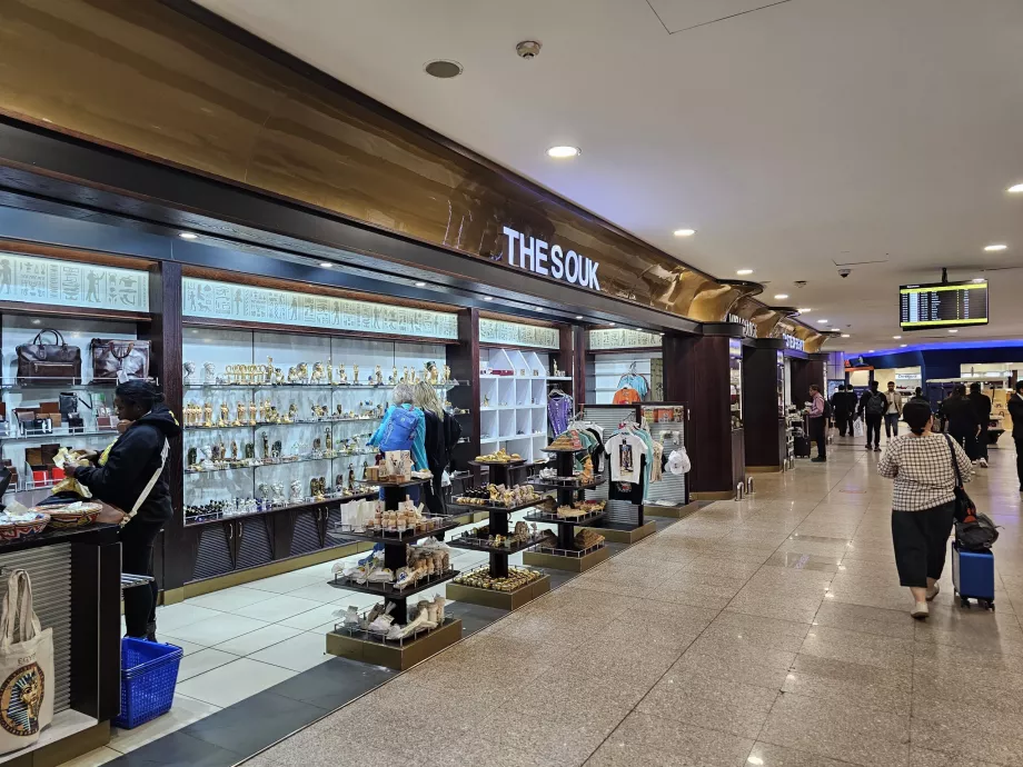 Commerces, zone de transit, Terminal 3