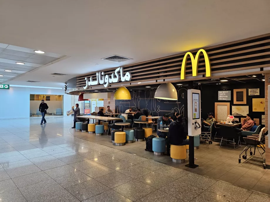 McDonald's, section transit, Terminal 2