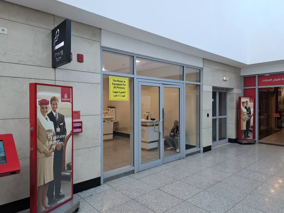 Salle fumeurs, section transit, terminal 2