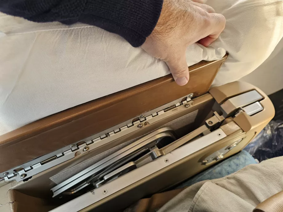 Table à manger dans l'accoudoir