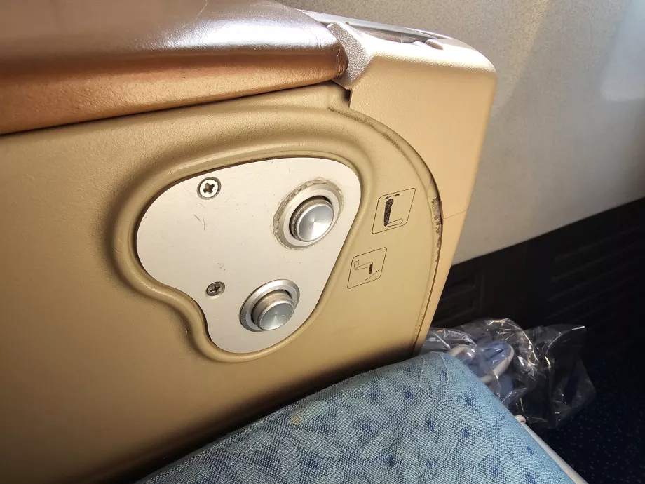 Commandes des sièges et des repose-pieds