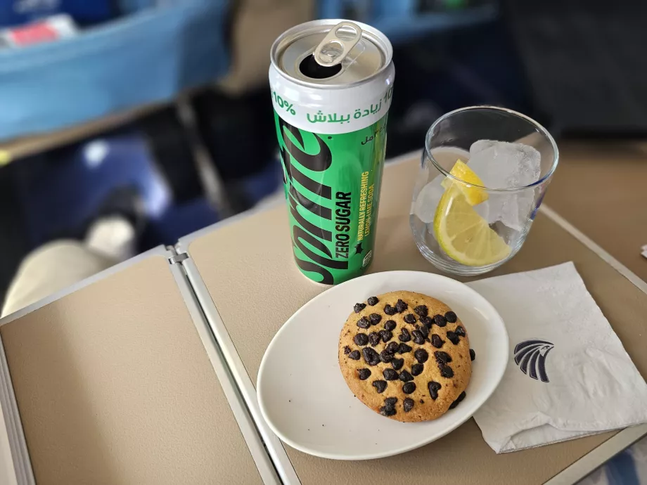 Première collation immédiatement après le décollage