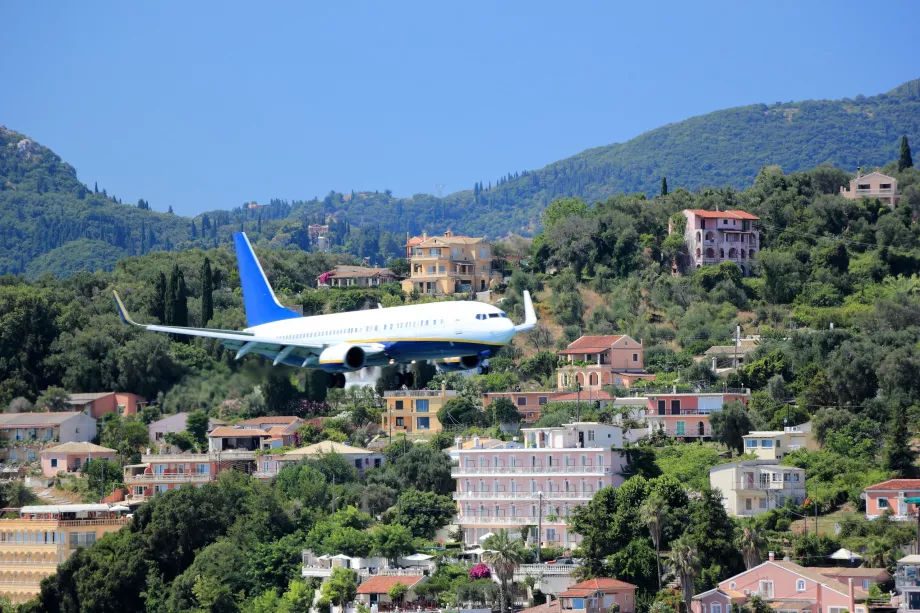 Approche de l'aéroport de Corfou