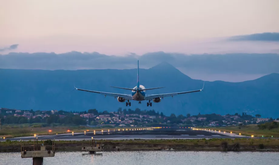 Atterrissage à l'aéroport de Corfou