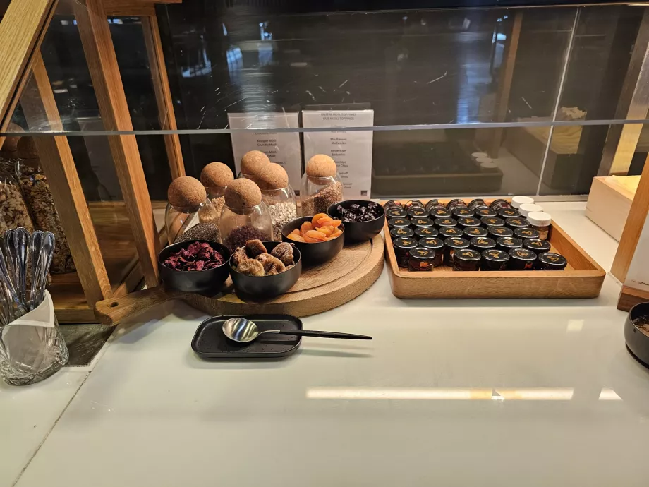 Buffet - confitures et fruits secs