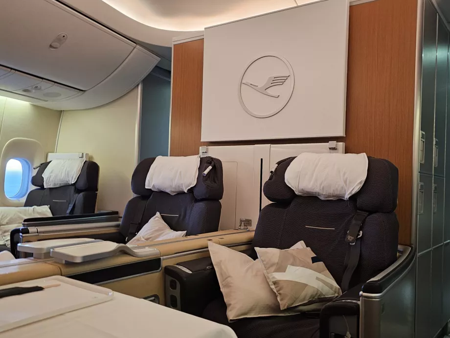 Deux sièges au milieu de la troisième rangée