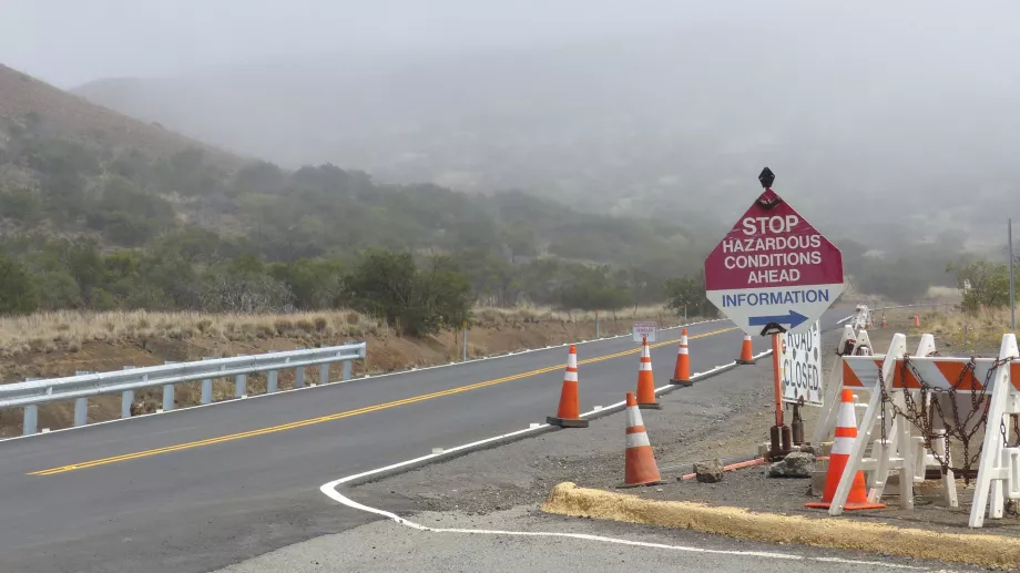 Panneau d'information au début de la route du Mauna Kea