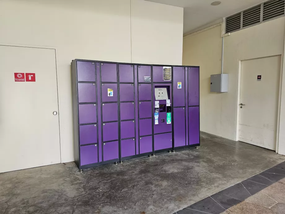 Consigne à bagages à l'entrée principale