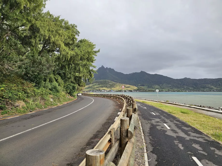 Route circulaire autour de l'île