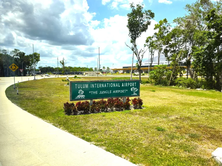 Entrée de l'aéroport de Tulum