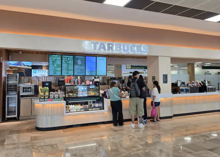 Un Starbucks dans l'espace public