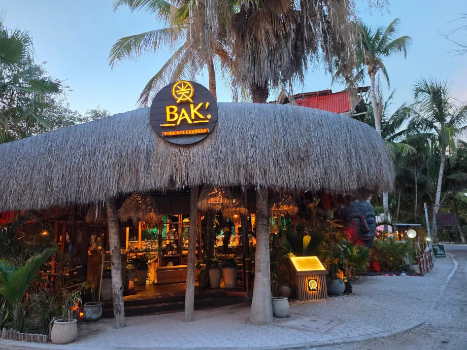 Restaurants le long de la route principale