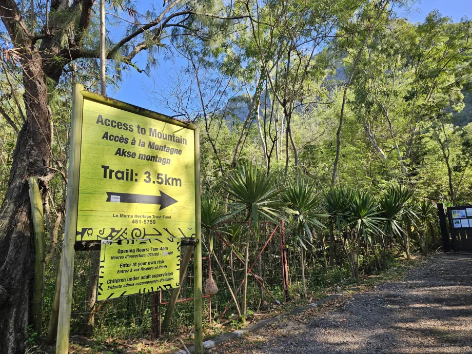 Panneau d'information sous Le Morne