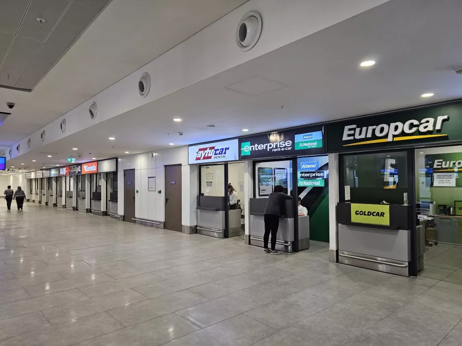 Comptoirs de location de voitures au Terminal 2