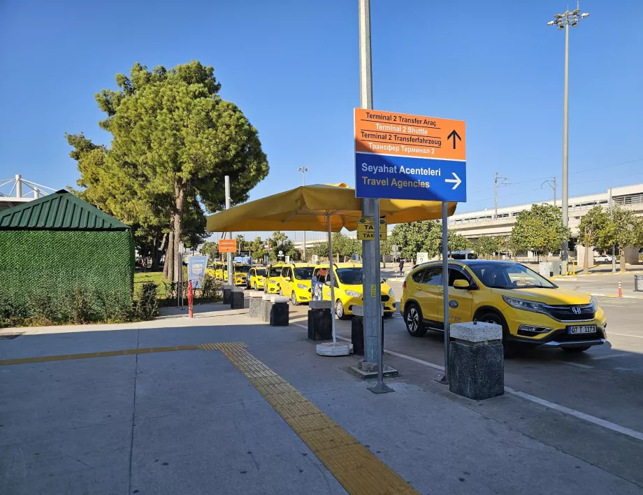 Station de taxis, terminal domestique 1