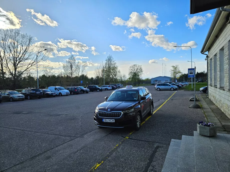 Taxi devant le terminal