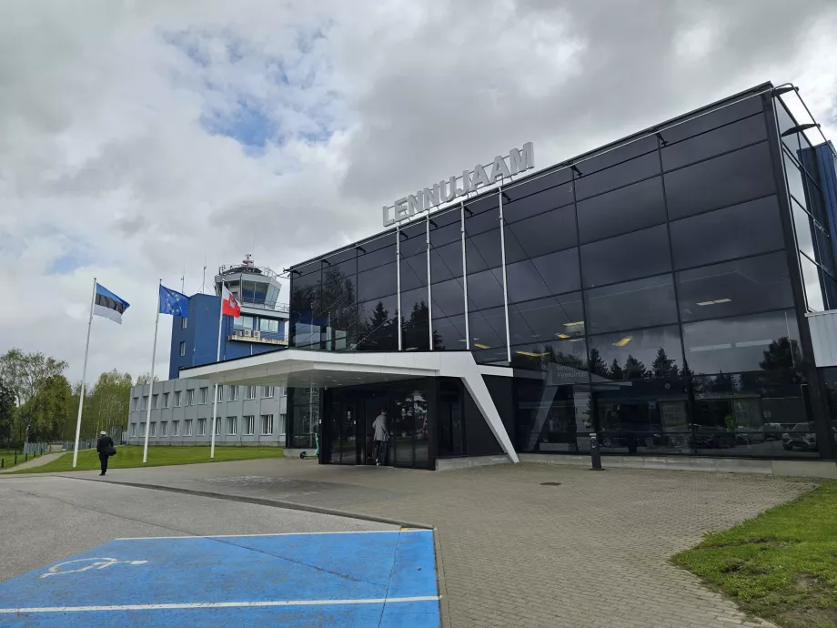arrivée à l'aéroport de Tartu