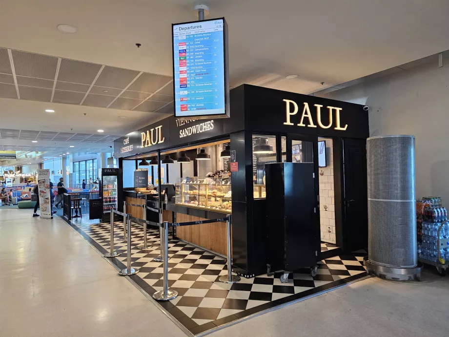 Paul Bakery dans la zone de transit