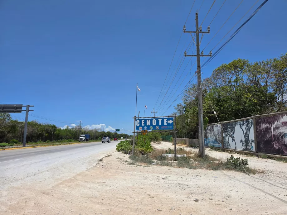 La sortie d'autoroute menant au cénote d'Aktun Chen