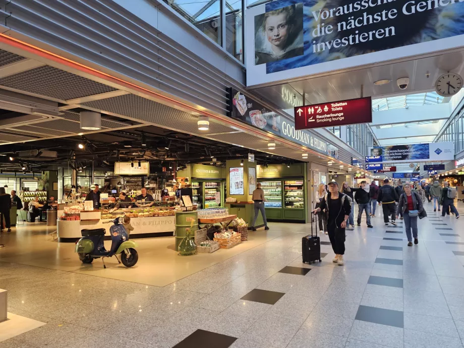 Restaurant dans la zone de transit