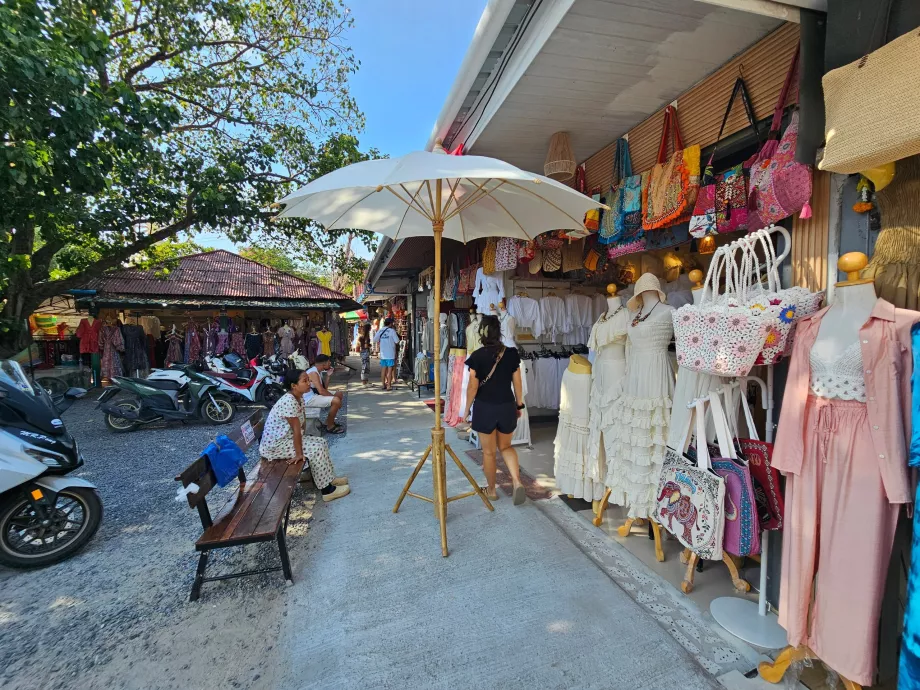 Boutiques sous Wat Phra Yai