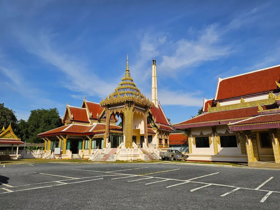 Wat Plai Laem, parking