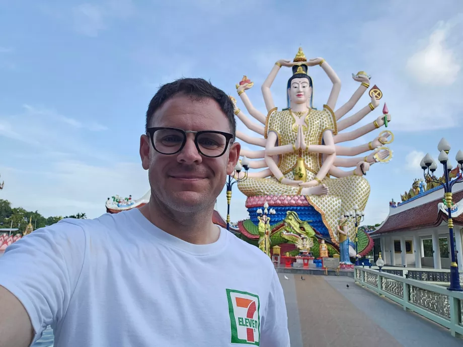 Moi à Wat Plai Laem