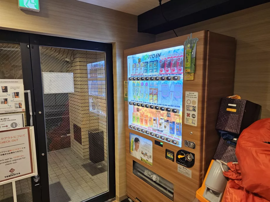 Distributeur automatique au rez-de-chaussée