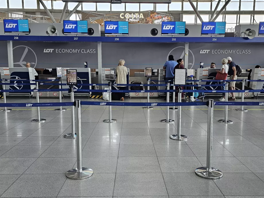 Enregistrement à l'aéroport, LOT