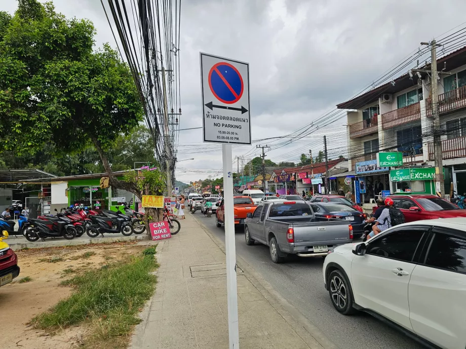 Pas de stationnement le long de la route principale