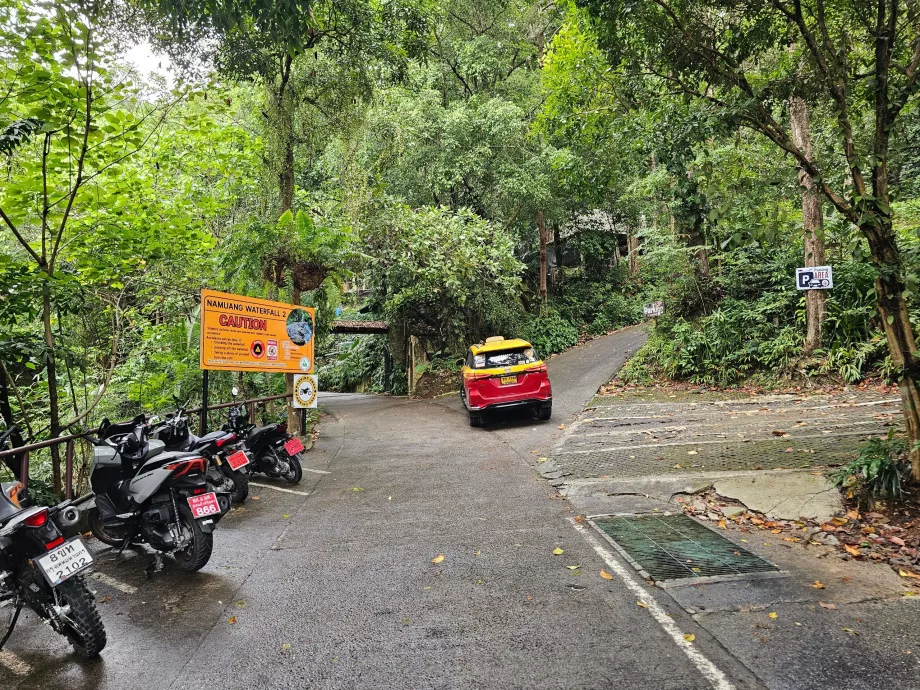 Parking pour voitures et scooters