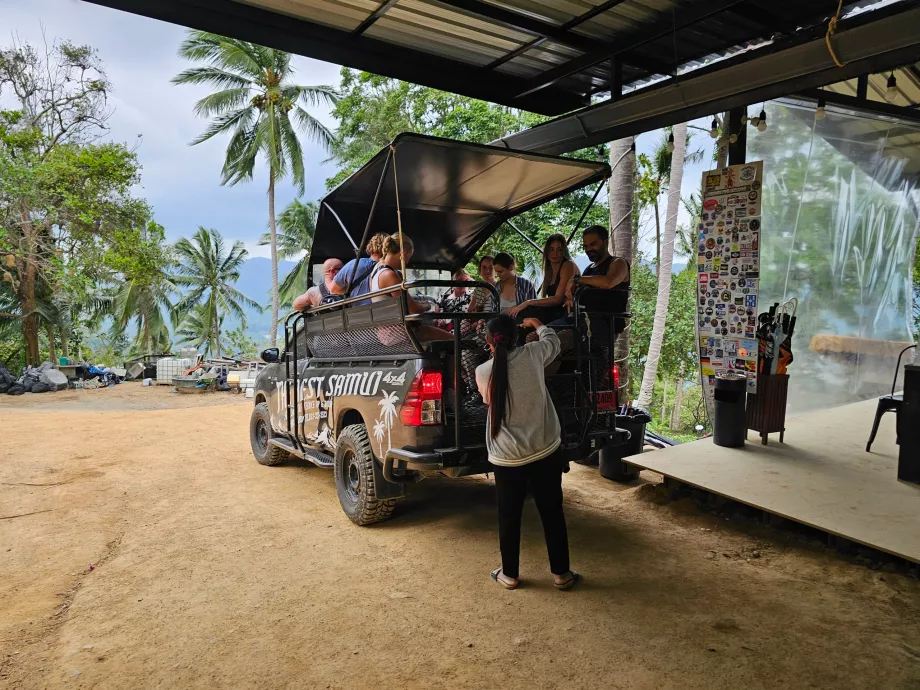Jeeps de transport jusqu'à la pierre de chevauchement 2
