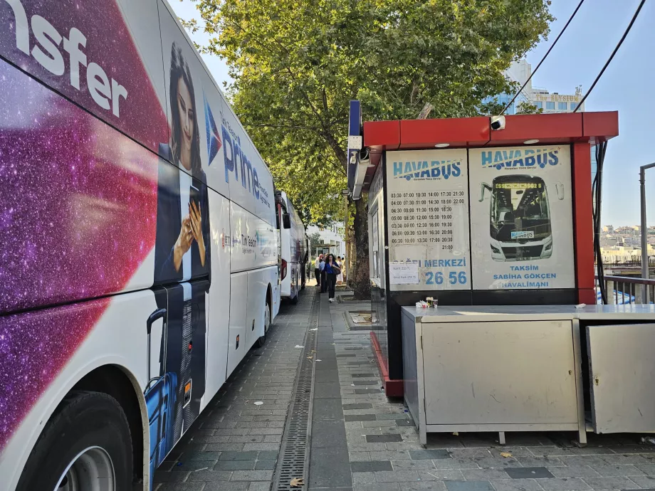 Arrêt de bus à la place Taksim