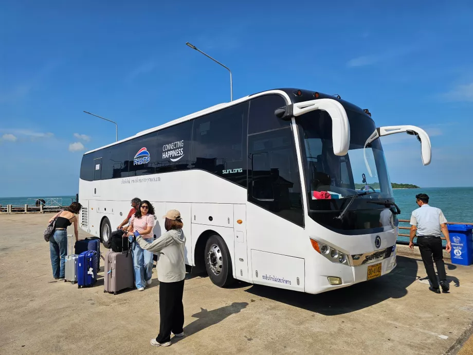 Bus de l'aéroport de Surat Thani au port de Donsak