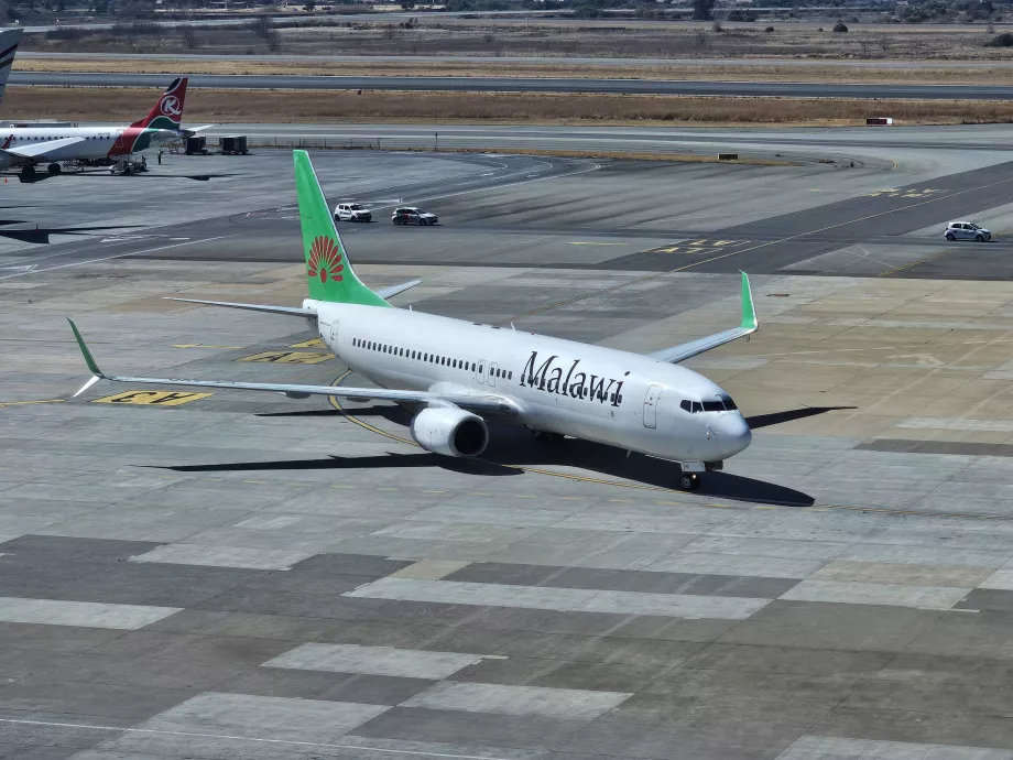 Boeing 737 de Malawi Airlines à l'aéroport de Johannesburg