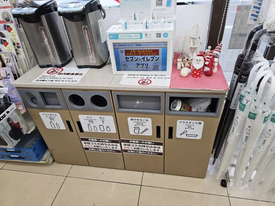 Poubelles dans les supérettes