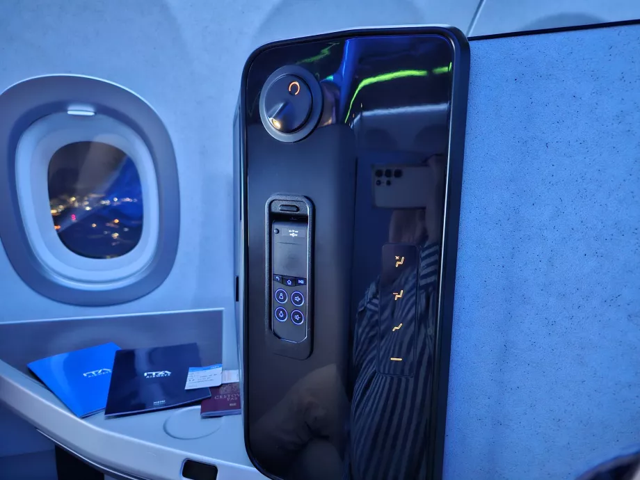 Panneau des sièges - commande des sièges, de la lampe et de l'IFE