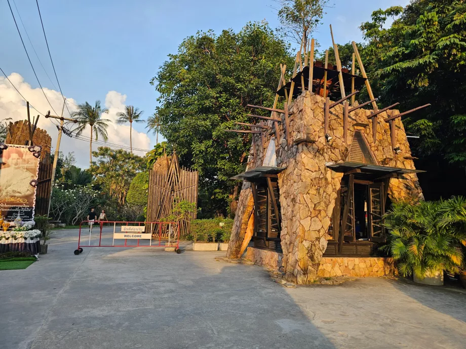 Entrée principale des locaux