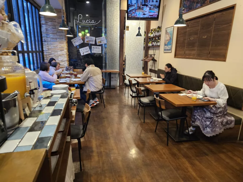 Petit-déjeuner - pizzeria Lucia