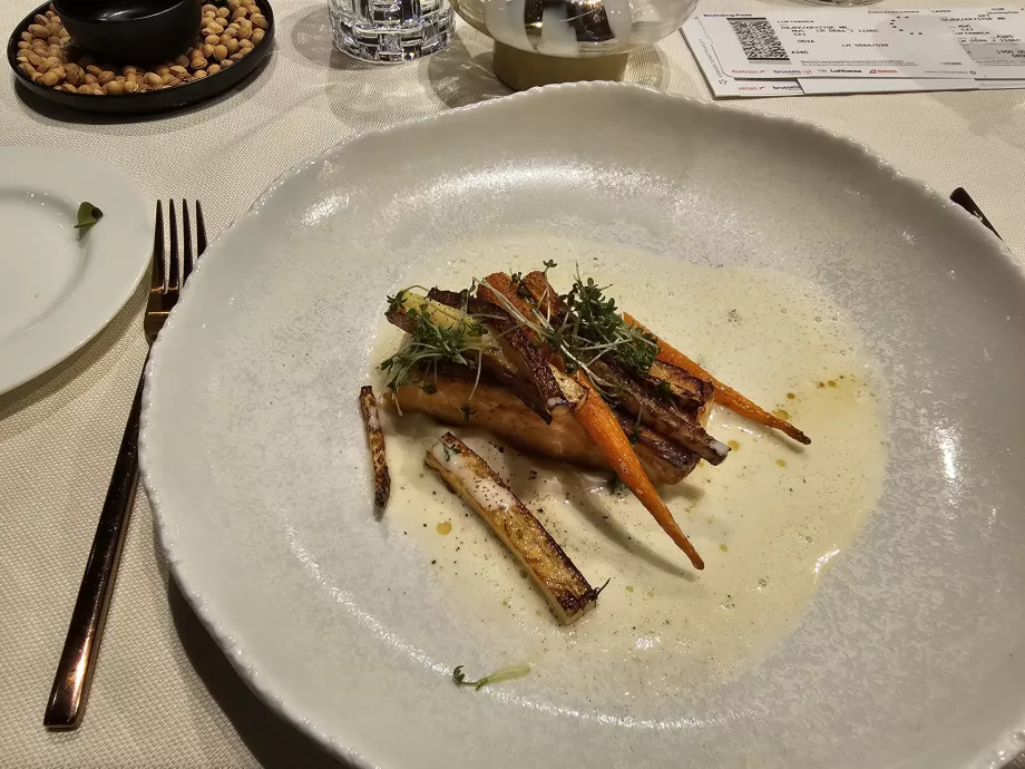 Salon de première classe (terminal principal) - repas principal à la carte